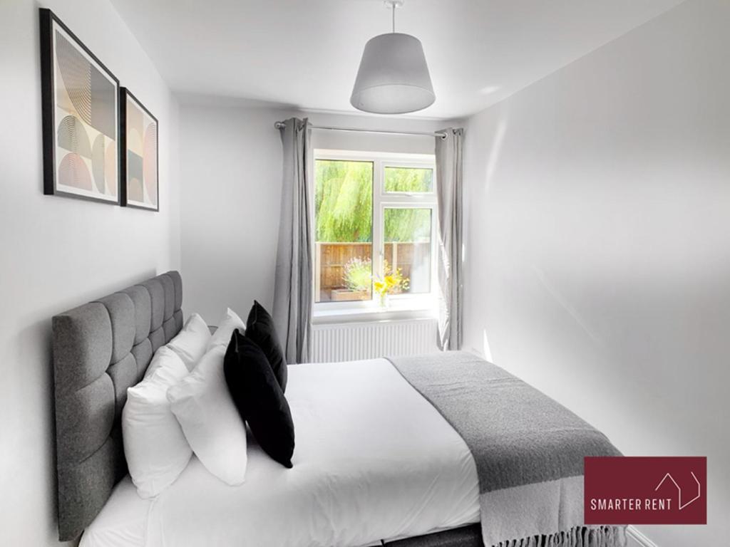 Sunninghill Village - 2 Bed - Parking And Garden Άσκοτ Εξωτερικό φωτογραφία