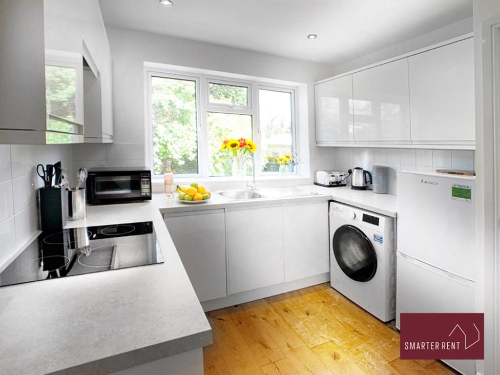 Sunninghill Village - 2 Bed - Parking And Garden Άσκοτ Εξωτερικό φωτογραφία