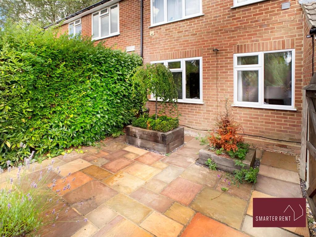 Sunninghill Village - 2 Bed - Parking And Garden Άσκοτ Εξωτερικό φωτογραφία